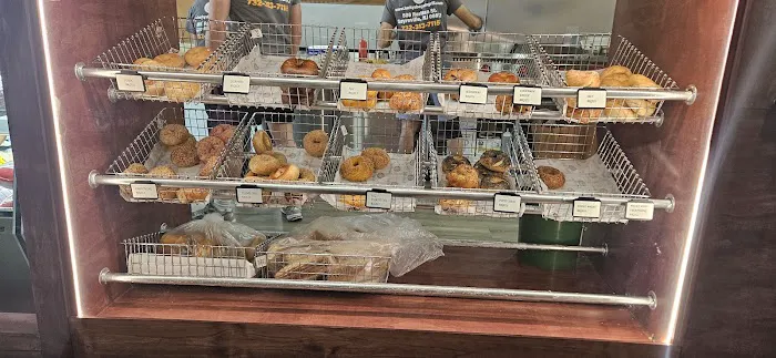 Luckys Bagel & Grill Picture 2