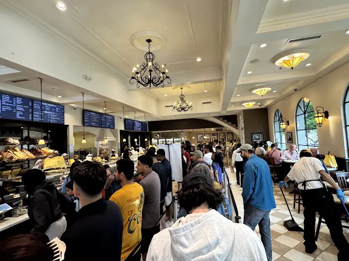 Porto's Bakery and Cafe Picture 2
