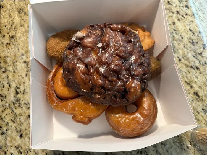 Mag’s Donuts & Bakery Picture 1