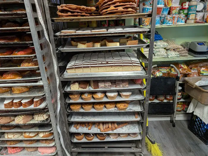 Pasteleria El Payaso Picture 2