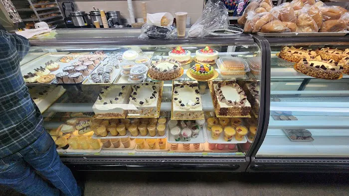 Spike's Cake Shop Picture 5