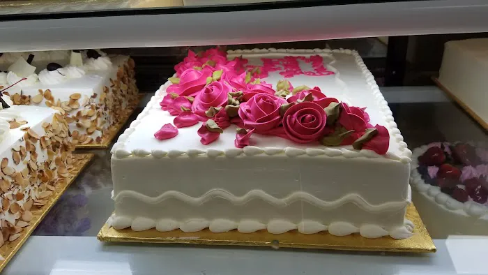 Spike's Cake Shop Picture 3