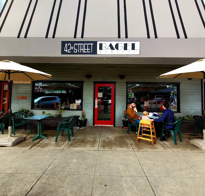 42nd Street Bagel Cafe Picture 10