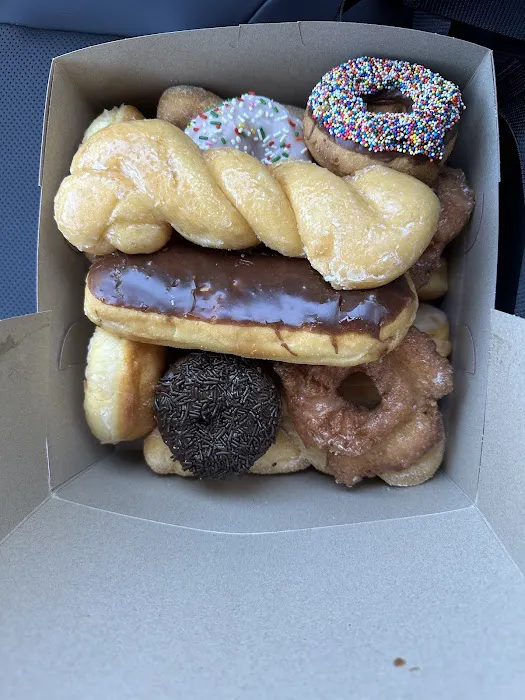 Royal Pastries 'n' Doughnuts Picture 3