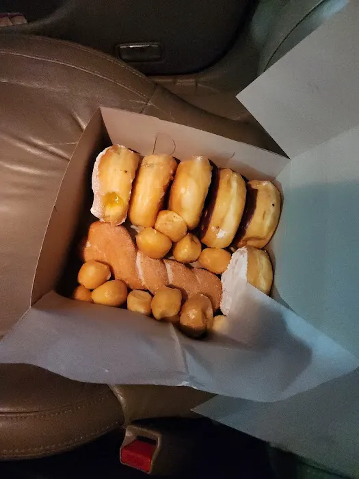 Royal Pastries 'n' Doughnuts Picture 1