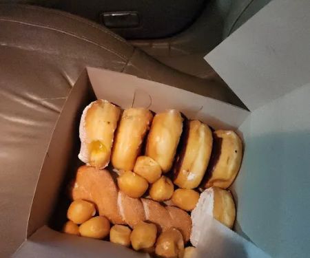 Royal Pastries 'n' Doughnuts