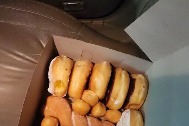 Royal Pastries 'n' Doughnuts