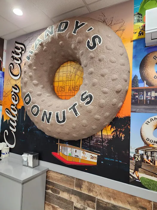 Randy's Donuts Picture 4