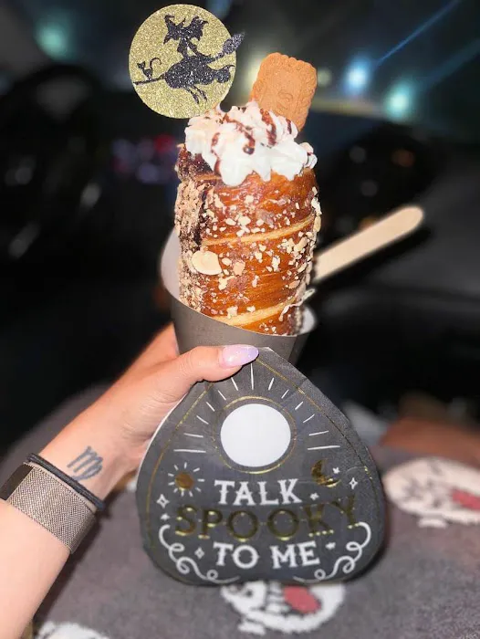 Roll In The Dough - Chimney Cakes / Kürtöskalács/ Trdelnik Picture 8