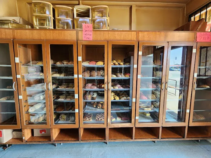 Ponce's Bakery Picture 3