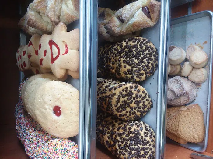Ponce's Bakery Picture 10