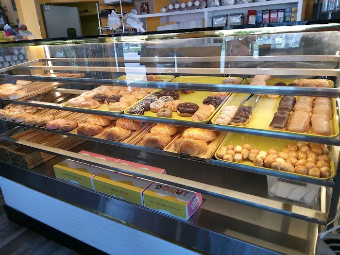 5th Avenue Bagelry and Donuts Picture 9