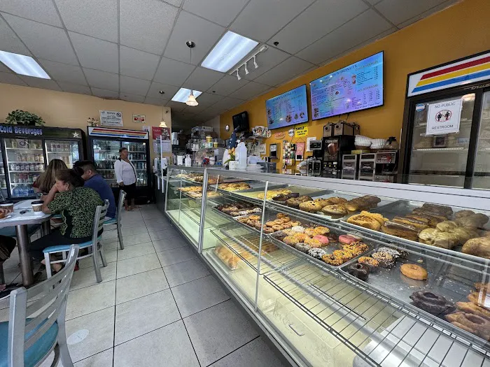Henry's Donuts Picture 9