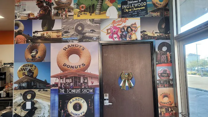 Randy's Donuts Picture 4