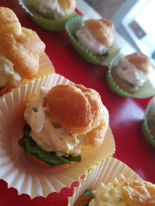 Chloe's Creme Puffs Picture 5
