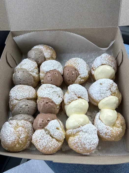 Chloe's Creme Puffs Picture 8