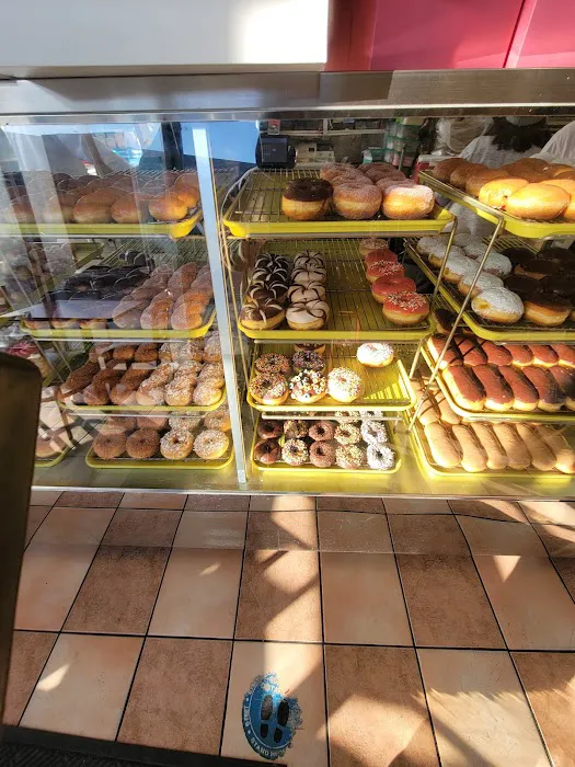 Bud's Donut Shop Picture 5