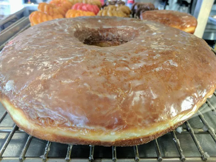Bud's Donut Shop Picture 4