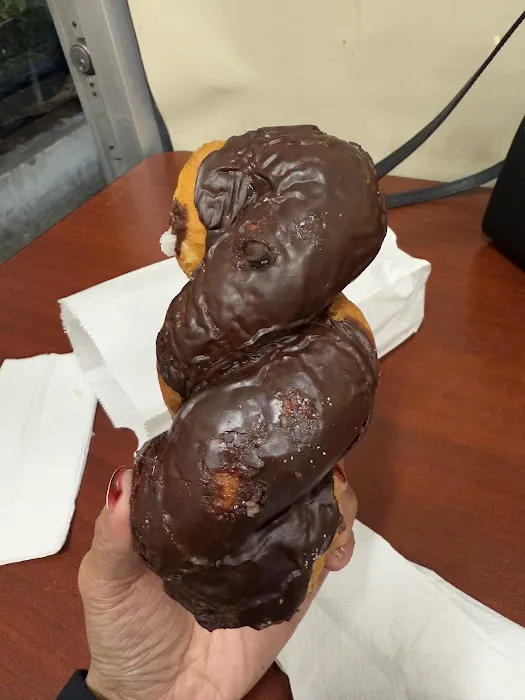 Bud's Donut Shop Picture 3