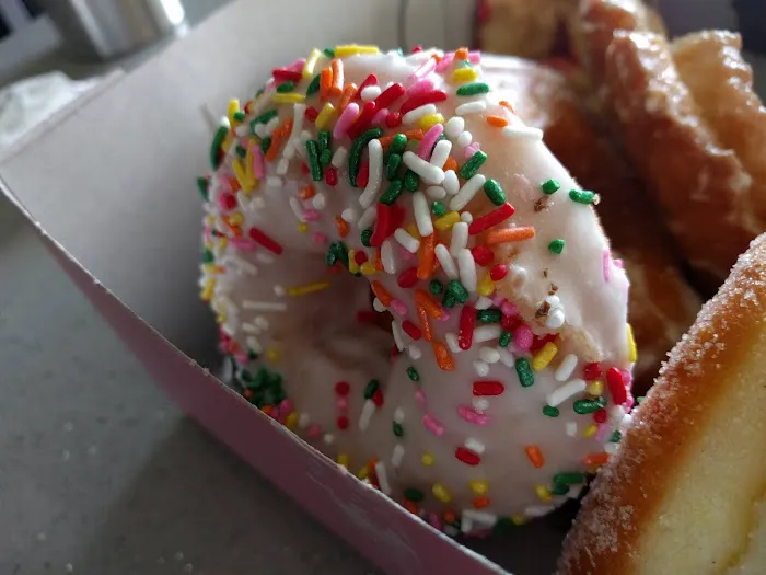 Bud's Donut Shop Picture 9