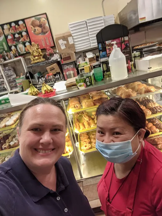 Bud's Donut Shop Picture 1