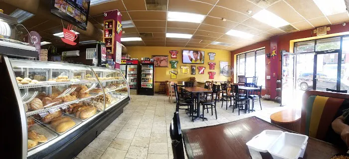 La Caleñita Bakery & Café Picture 7