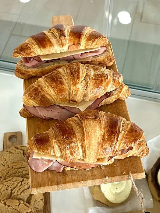 Dandy's Pastry Shoppe Picture 3
