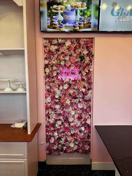 Glaze & Glamz Bakeshop Picture 5