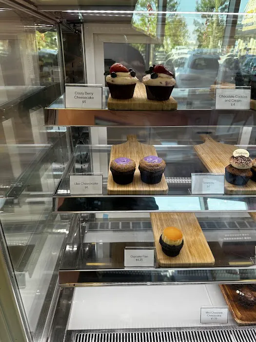 Glaze & Glamz Bakeshop Picture 6