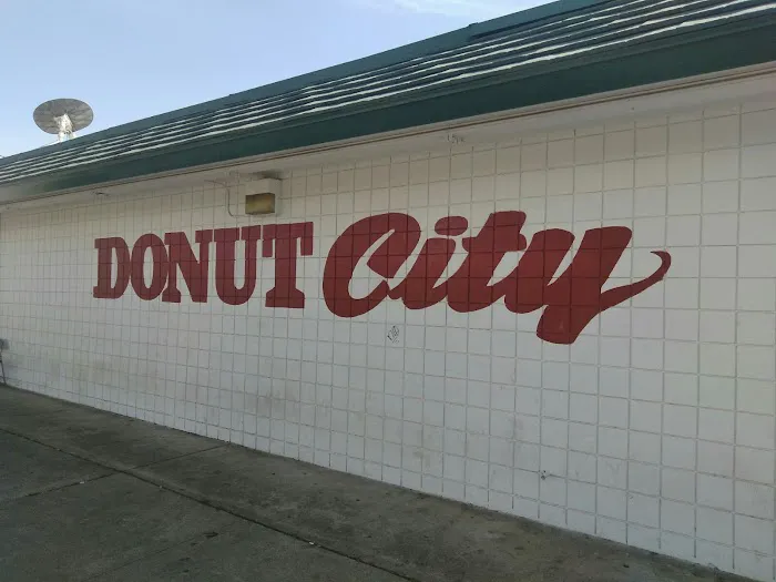 Baker's Dozen Donuts - Riverside Picture 6