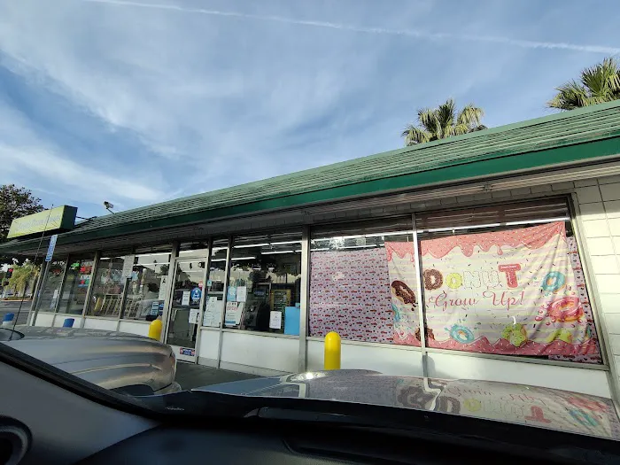 Baker's Dozen Donuts - Riverside Picture 4