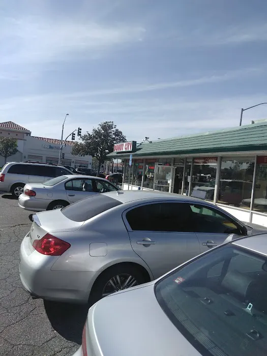 Baker's Dozen Donuts - Riverside Picture 9