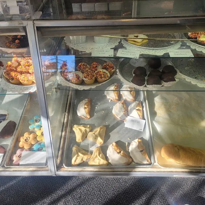 Pisker's Bakery Picture 7