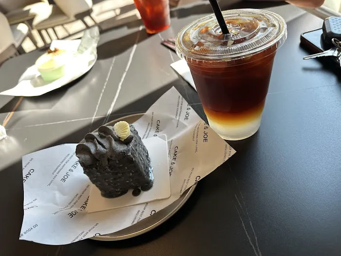 Cake And Joe Picture 1