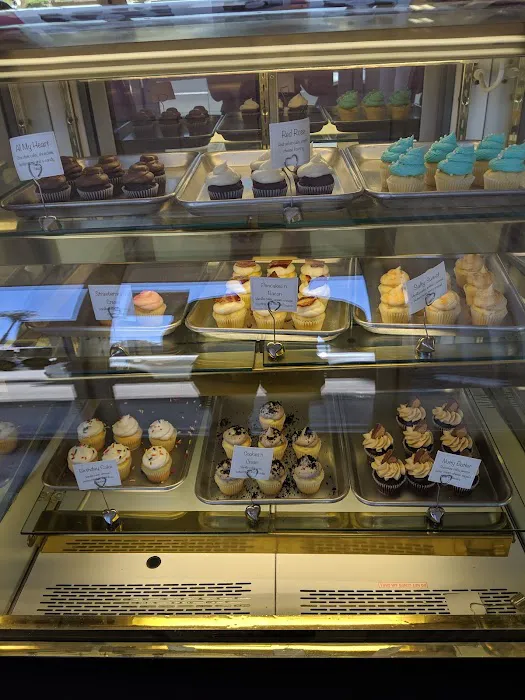 Mae'd with Love Cakes Picture 2