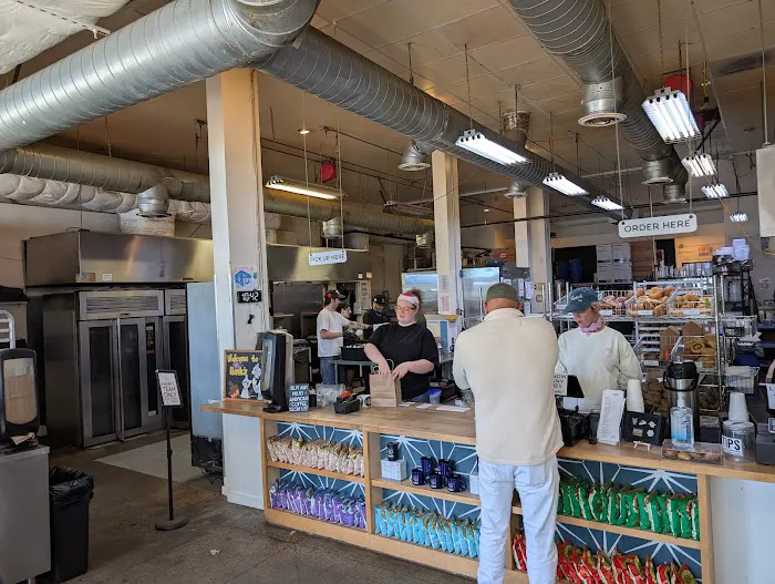 Hank's Bagels Picture 8