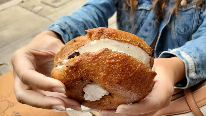 Hank's Bagels Picture 4