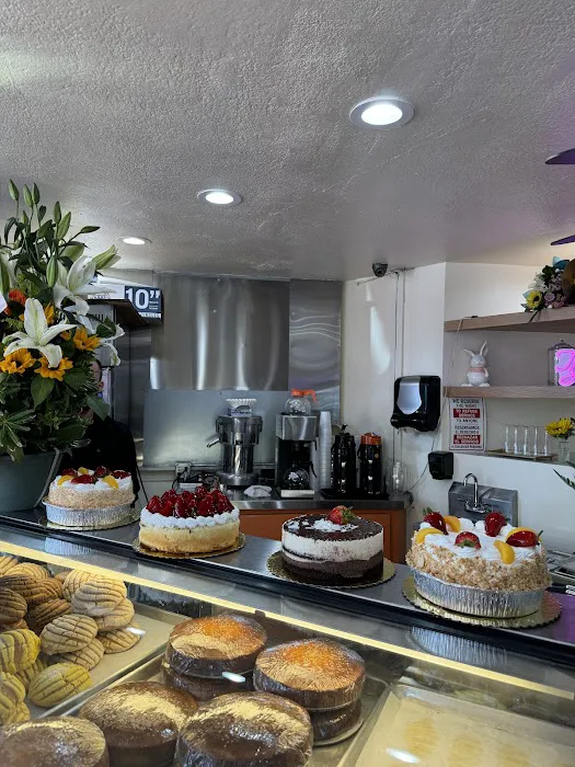 La Paz Bakery & Restaurant Picture 9