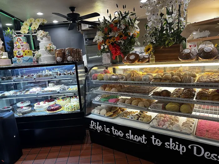 La Paz Bakery & Restaurant Picture 4