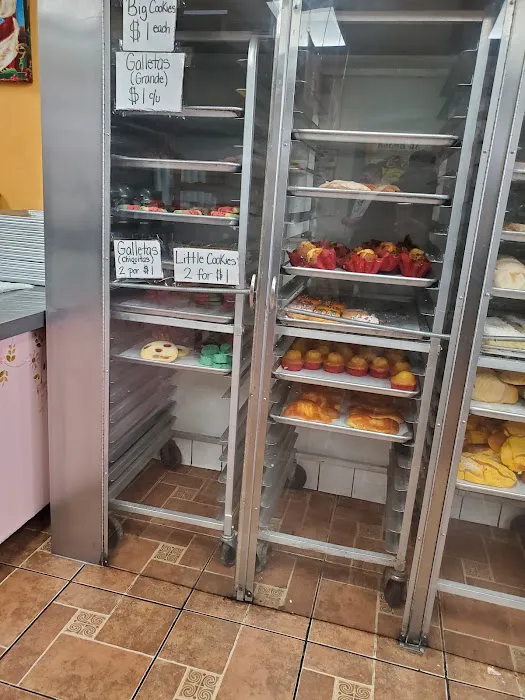 La Estrella Bakery Picture 3