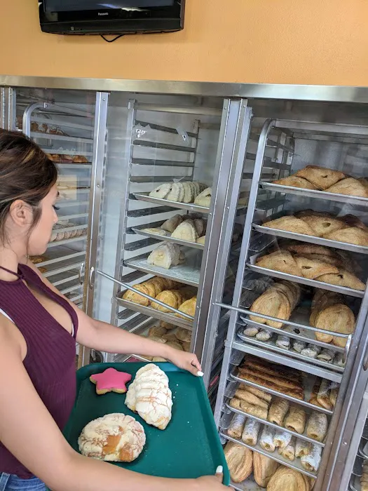 La Estrella Bakery Picture 6