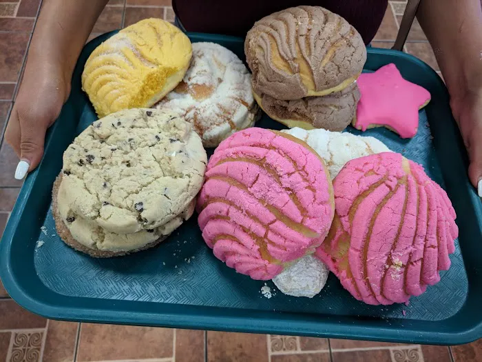 La Estrella Bakery Picture 7