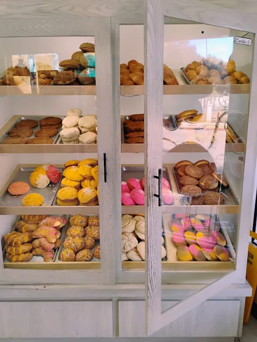 Chela's Panadería Picture 3