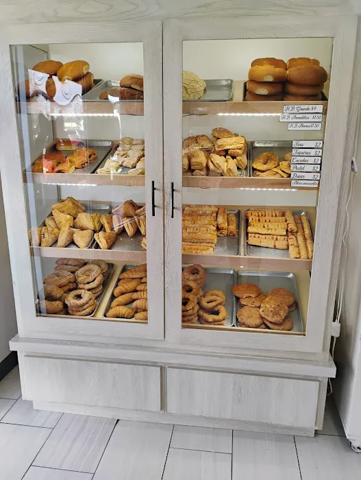 Chela's Panadería Picture 5