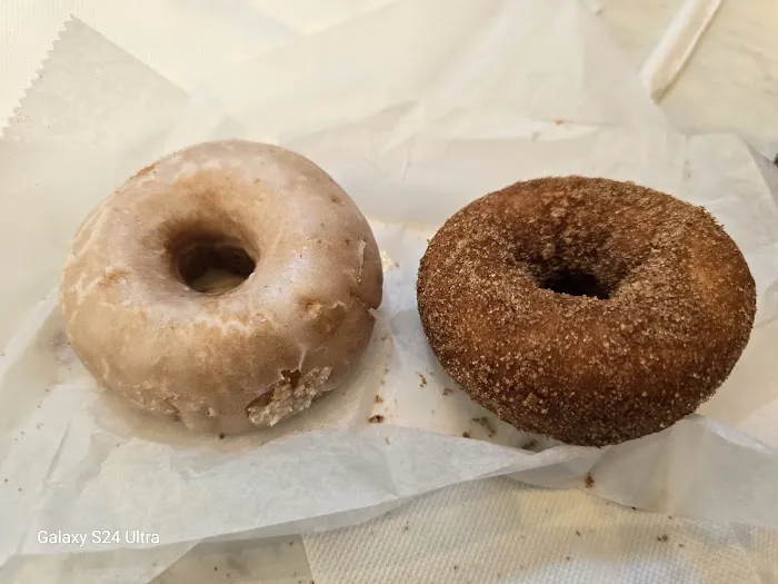 Federal Donuts & Chicken East Market Picture 3