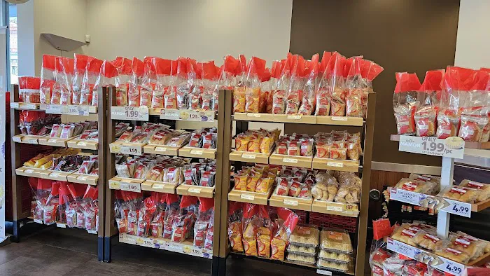 Red Ribbon Bakeshop Picture 2