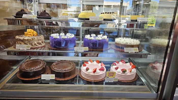 Red Ribbon Bakeshop Picture 4