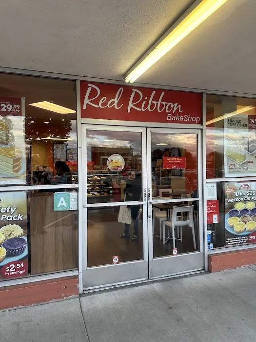 Red Ribbon Bakeshop Picture 3