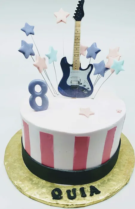 Delicious Edibles Custom Cake Bakery Picture 2