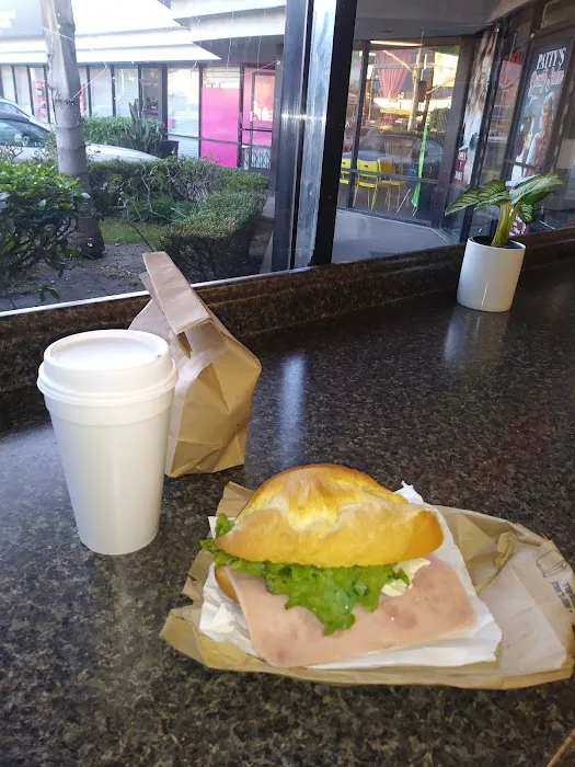 Kiki's Bakery - Cakes, Bread & More Picture 10
